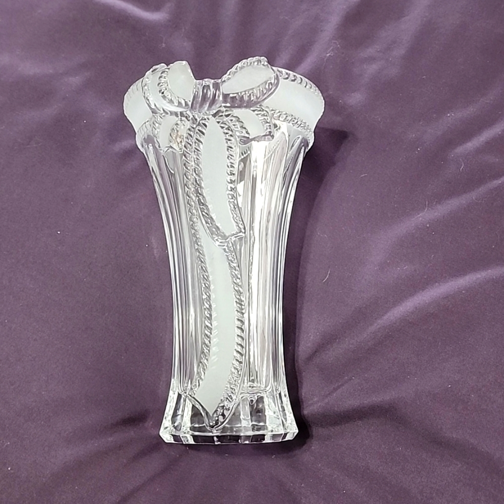Evita Ribbon Lead Crystal Vase
